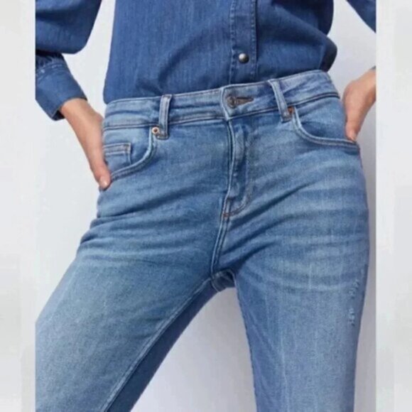 Zara Skinny Jeans Distressed Light Wash Ankle Raw  Hem Size 6 - Picture 2 of 14